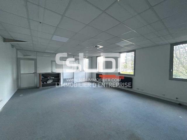 Locaux d'activités A LOUER - DARDILLY - 886 m²
