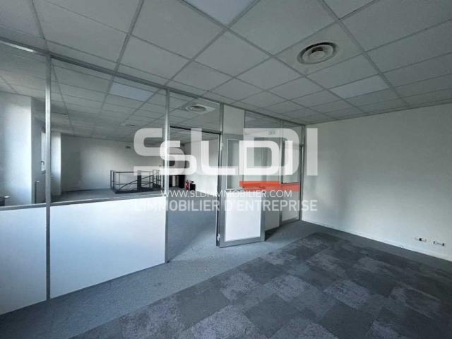 Locaux d'activités A LOUER - DARDILLY - 886 m²