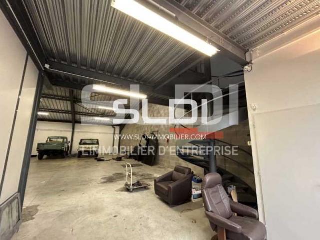 Locaux d'activités A LOUER - DARDILLY - 886 m²