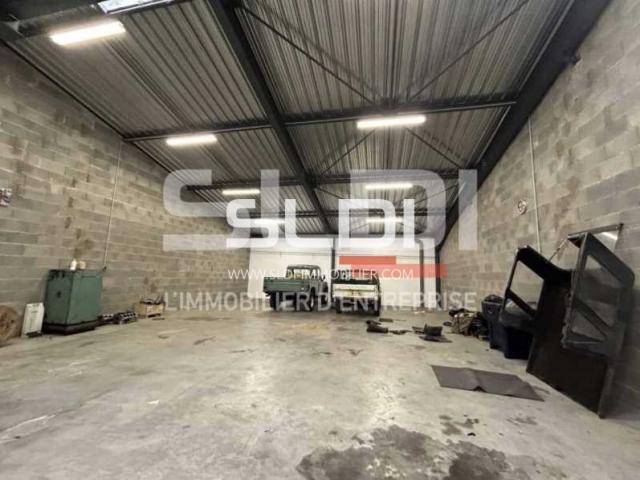 Locaux d'activités A LOUER - DARDILLY - 886 m²