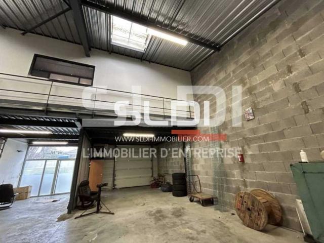Locaux d'activités A LOUER - DARDILLY - 886 m²