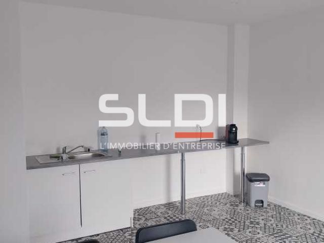 Locaux d'activités A VENDRE OU A LOUER - BOURGOIN JALLIEU - 231 m²
