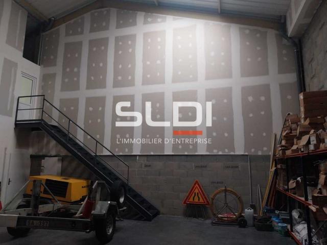 Locaux d'activités A VENDRE OU A LOUER - BOURGOIN JALLIEU - 231 m²