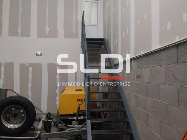 Locaux d'activités A VENDRE OU A LOUER - BOURGOIN JALLIEU - 231 m²