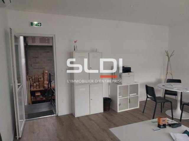 Locaux d'activités A VENDRE OU A LOUER - BOURGOIN JALLIEU - 231 m²