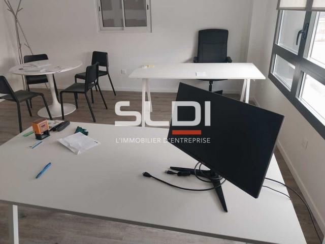 Locaux d'activités A VENDRE OU A LOUER - BOURGOIN JALLIEU - 231 m²