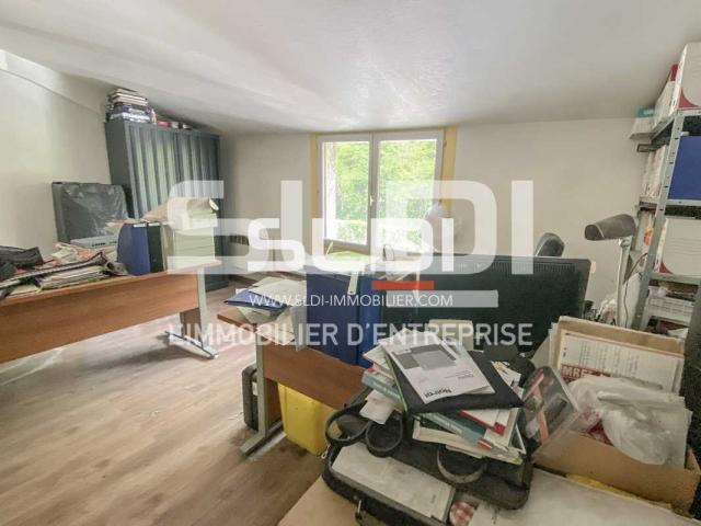 Locaux d'activités A VENDRE OU A LOUER - MARCILLY D'AZERGUES - 470 m²