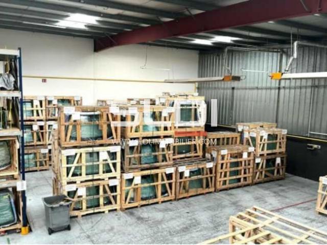 Locaux d'activités A LOUER - CHASSIEU - 2 024 m²