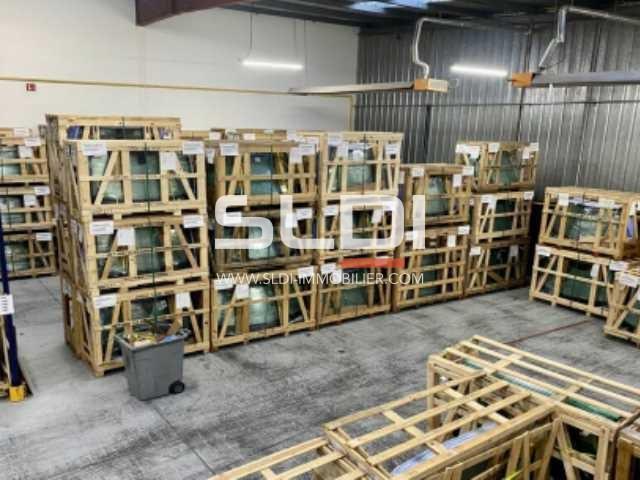 Locaux d'activités A LOUER - CHASSIEU - 2 024 m²