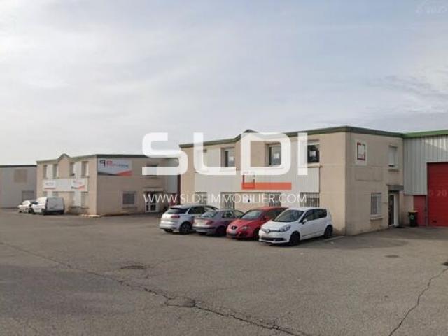Locaux d'activités A LOUER - CHASSIEU - 2 024 m²
