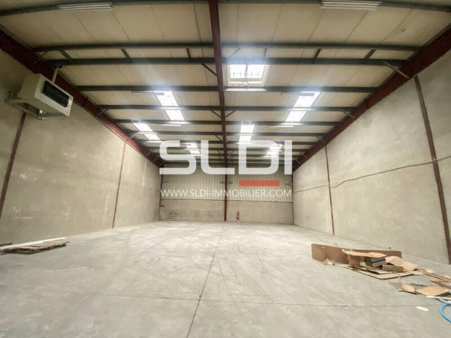 Locaux d'activités A LOUER - CHASSIEU - 2 024 m²