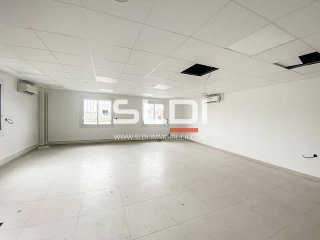 Locaux d'activités A LOUER - CHASSIEU - 2 024 m²