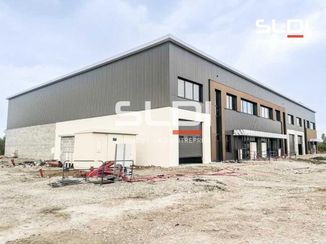 Locaux d'activités A LOUER - SAINT PRIEST - 1 198 m²