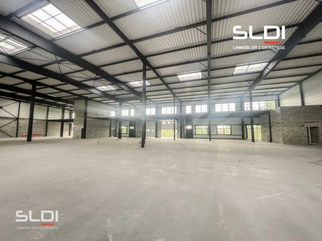 Locaux d'activités A LOUER - SAINT PRIEST - 1 198 m²