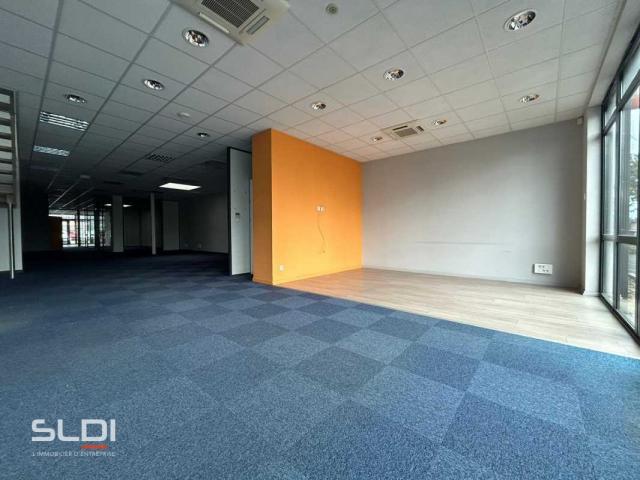 Commerces A LOUER - VILLEFRANCHE SUR SAONE - 235 m²