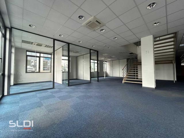 Commerces A LOUER - VILLEFRANCHE SUR SAONE - 235 m²