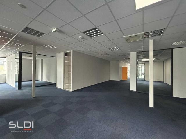 Commerces A LOUER - VILLEFRANCHE SUR SAONE - 235 m²