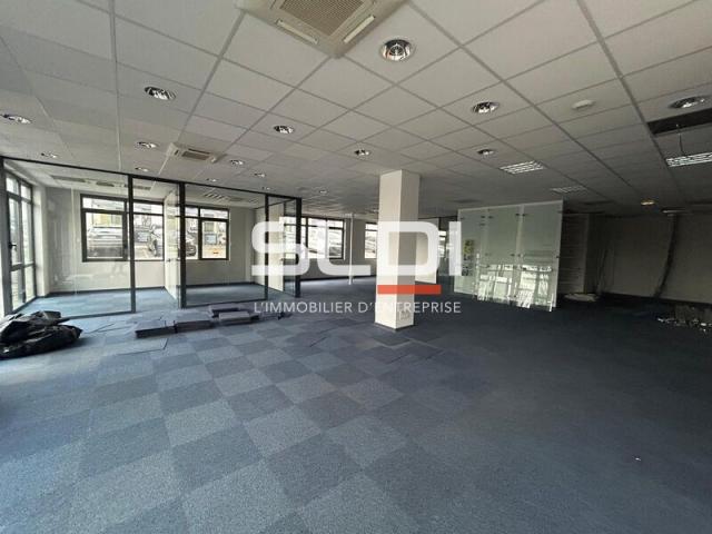 Commerces A LOUER - VILLEFRANCHE SUR SAONE - 235 m²