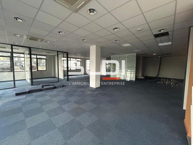 Commerces A LOUER - VILLEFRANCHE SUR SAONE - 235 m²