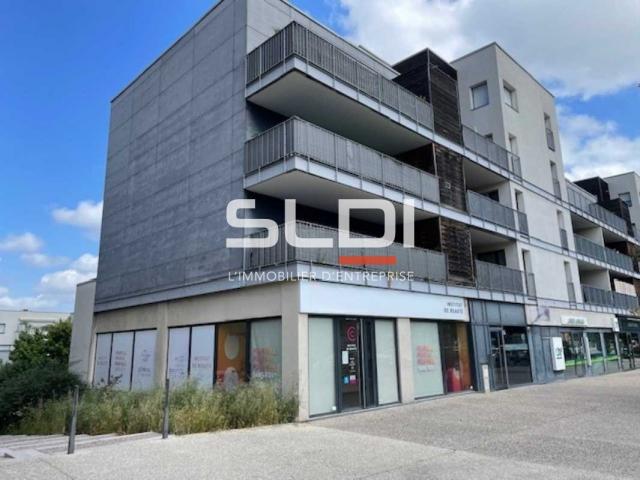 Commerces A VENDRE OU A LOUER - SATHONAY CAMP - 137 m²