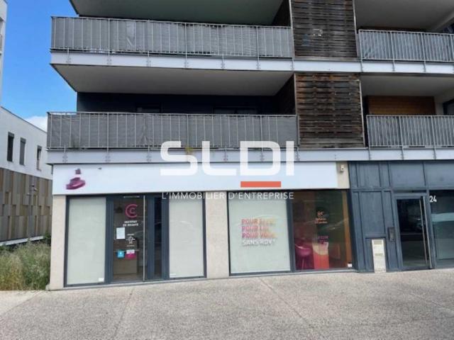 Commerces A VENDRE OU A LOUER - SATHONAY CAMP - 137 m²