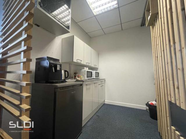 Bureaux A LOUER - LIMAS - 200 m²