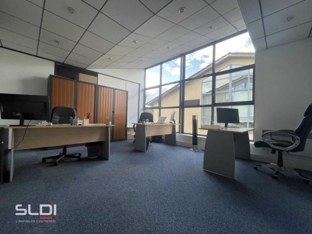 Bureaux A LOUER - LIMAS - 200 m²