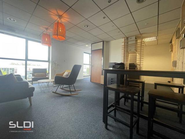 Bureaux A LOUER - LIMAS - 200 m²