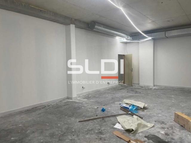 Commerces A LOUER - GENAS - 990 m²