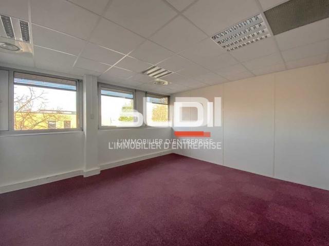 Bureaux A LOUER - BRON - 255 m²