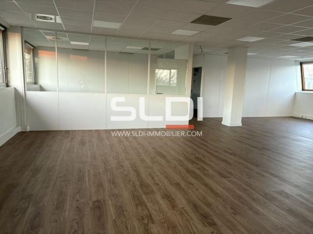 Bureaux A LOUER - BRON - 255 m²