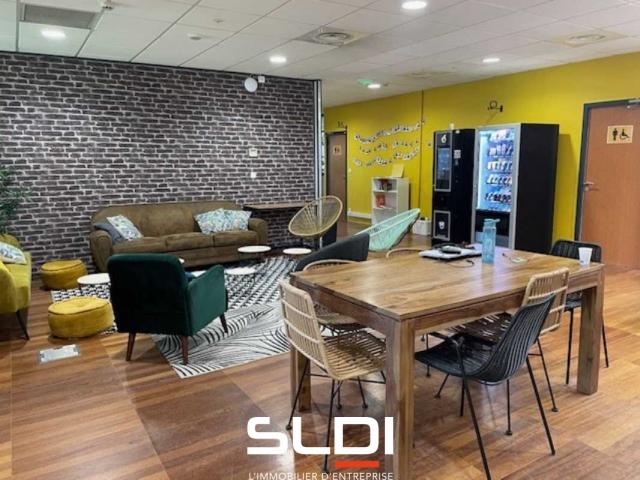 Locaux d'activités A LOUER - VILLEURBANNE - 1 889 m²