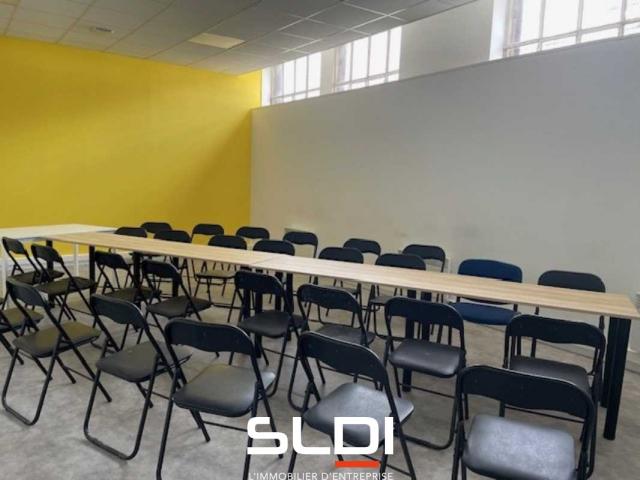 Locaux d'activités A LOUER - VILLEURBANNE - 1 889 m²