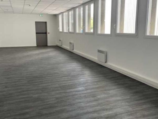 Locaux d'activités A LOUER - VILLEURBANNE - 1 889 m²