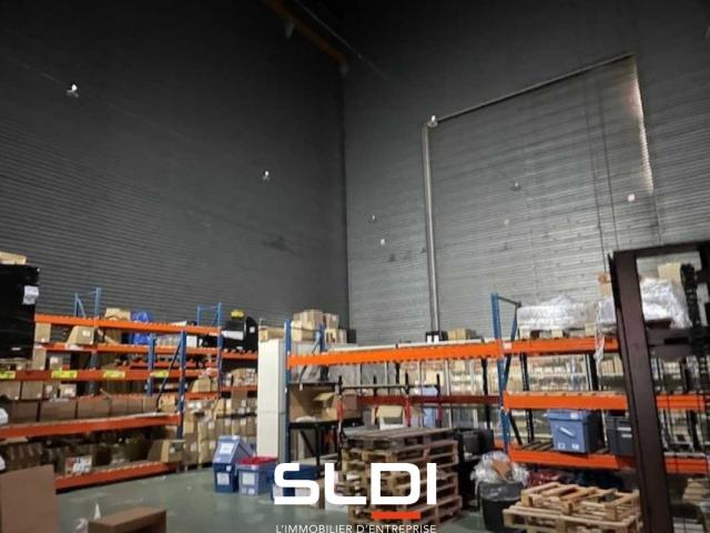 Locaux d'activités A LOUER - VILLEURBANNE - 1 889 m²