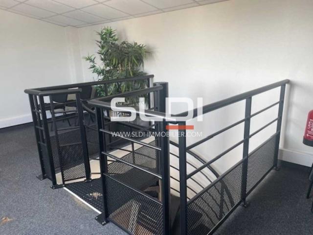 Bureaux A LOUER - CHASSIEU - 157 m²