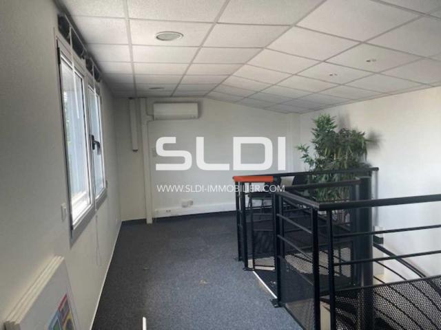 Bureaux A LOUER - CHASSIEU - 157 m²