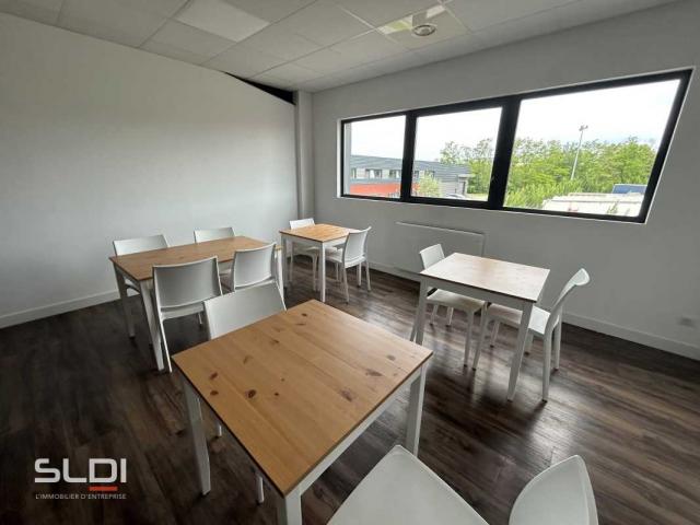 Bureaux A LOUER - MARCILLY D'AZERGUES - 181 m²