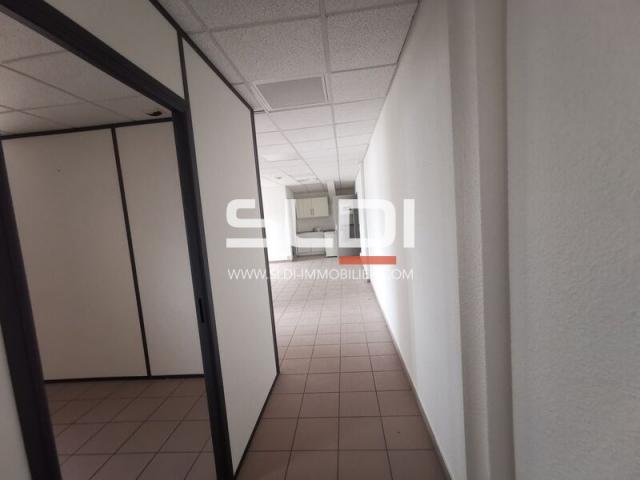 Bureaux A LOUER - SAINT PIERRE DE CHANDIEU - 140 m²