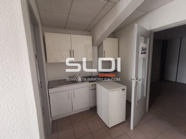 Bureaux A LOUER - SAINT PIERRE DE CHANDIEU - 140 m²