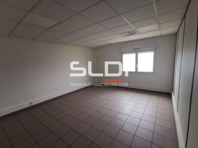 Bureaux A LOUER - SAINT PIERRE DE CHANDIEU - 140 m²