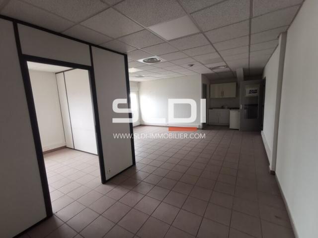 Bureaux A LOUER - SAINT PIERRE DE CHANDIEU - 140 m²