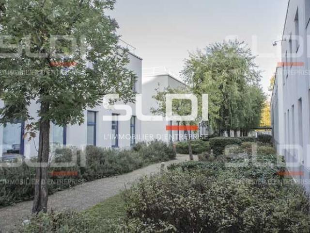 Locaux d'activités A LOUER - VILLEURBANNE - 385 m²