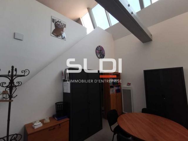 Locaux d'activités A VENDRE - BOURGOIN JALLIEU - 630 m²