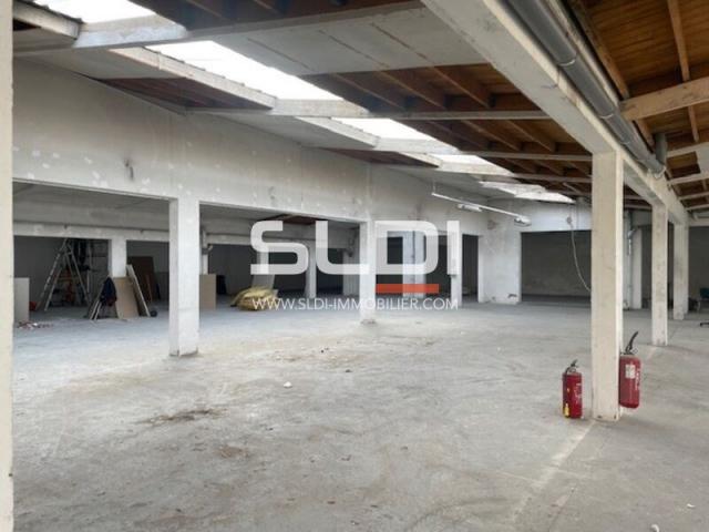 Locaux d'activités A LOUER - VILLEURBANNE - 850 m²