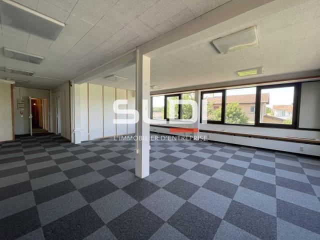 Bureaux A LOUER - DECINES CHARPIEU - 457 m²