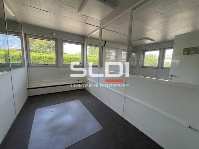 Bureaux A LOUER - DECINES CHARPIEU - 457 m²