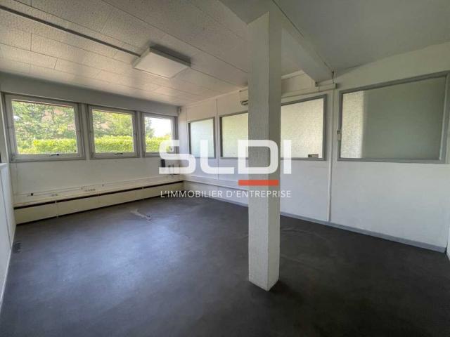Bureaux A LOUER - DECINES CHARPIEU - 457 m²