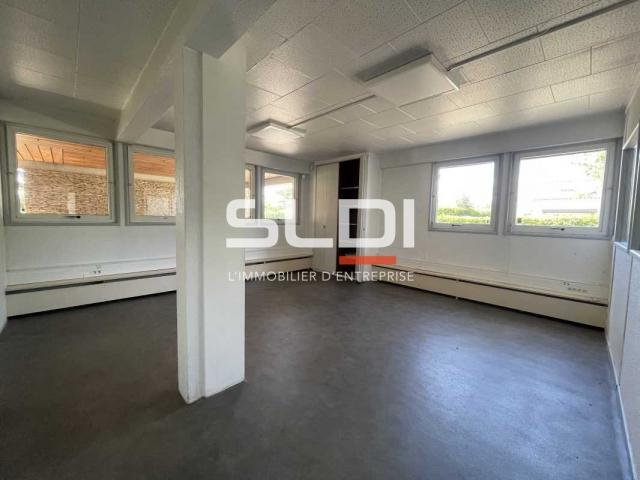 Bureaux A LOUER - DECINES CHARPIEU - 457 m²