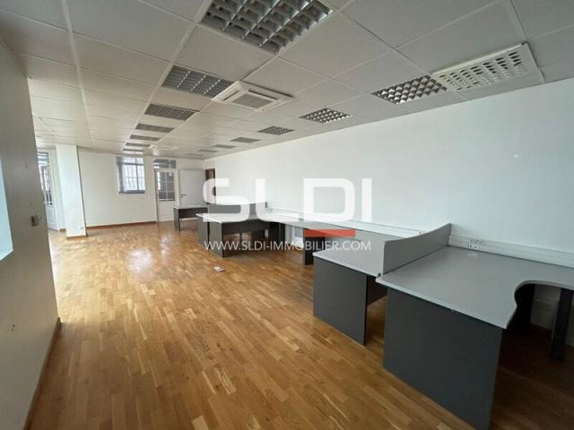 Bureaux A LOUER - NEUVILLE SUR SAONE - 681 m²